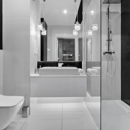 Black & White Bliss: Luksusowy Apartament Z Klimatyzacja Apartment