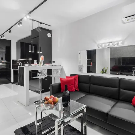 Apartment Black & White Bliss: Luksusowy Apartament Z Klimatyzacja